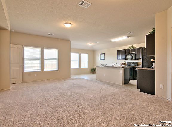 4th image of 1061 Clarkston Dr
