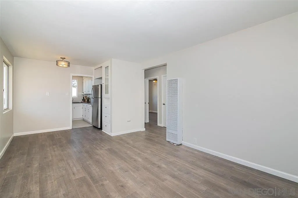 2 bed, 950 sqft, $3,000 — Photo 3