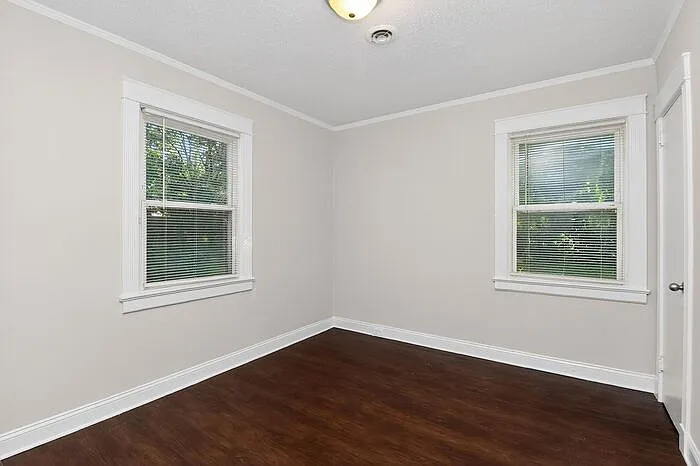 420 Plymouth Ave — Photo 26