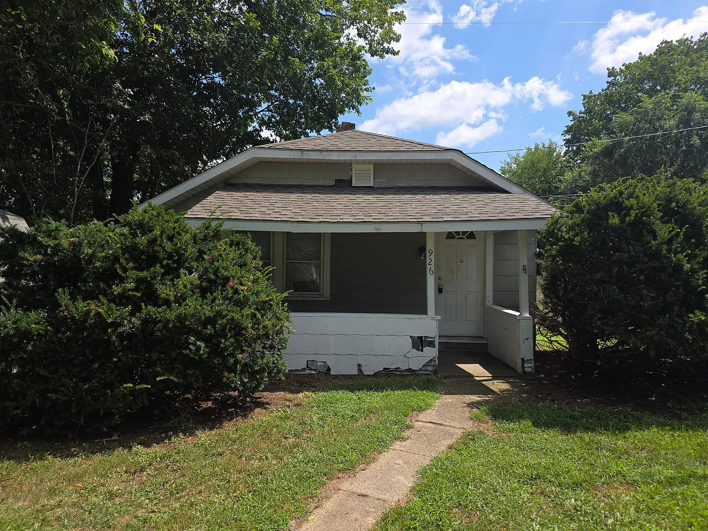 Recently Remodeled 1-Bedroom Home $950/Month | Accepting Section 8 — Photo 1