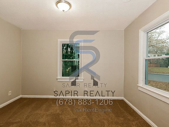 3rd image of 1944 Washington Rd