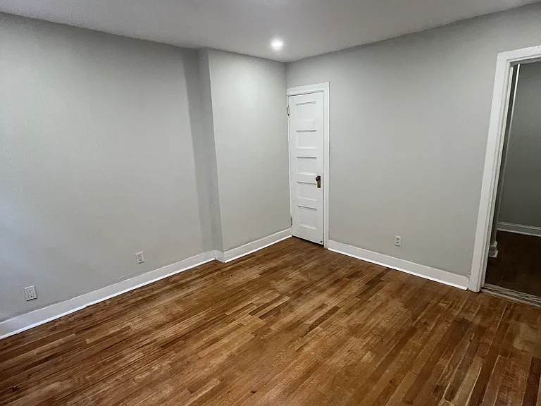 1061 Clay Ave #1B — Photo 6