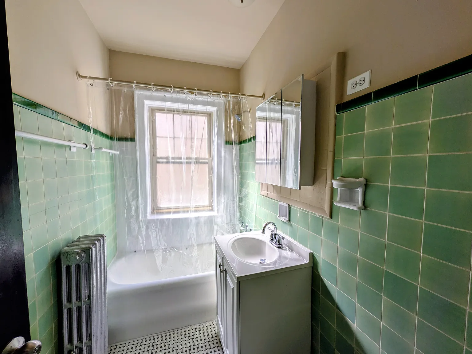 3 bed, 1200 sqft, $2,595 — Photo 4
