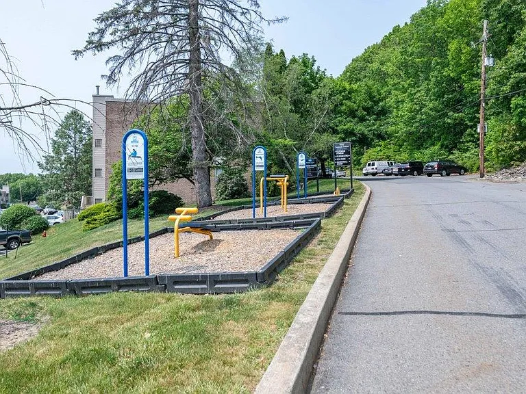 Summit Pointe Apartment Homes — Photo 14