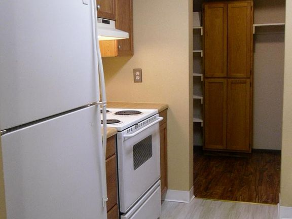 4th image of 1791 Cherokee Dr APT B