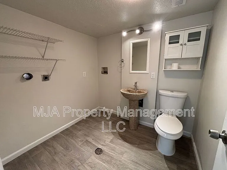 1817 E Vine St — Photo 7