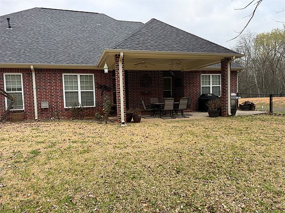 5th image of 910 Holly Hill Ln