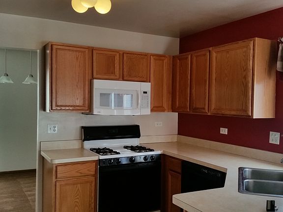4th image of 500 S Blackhawk Cir