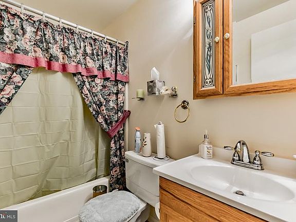 3rd image of 25985 Hills Dr