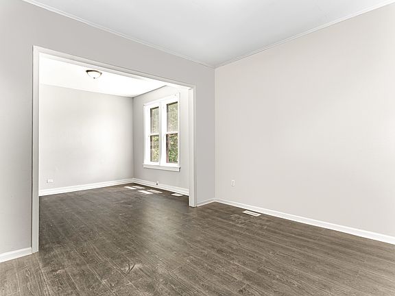 4th image of 9209 S Woodlawn Ave
