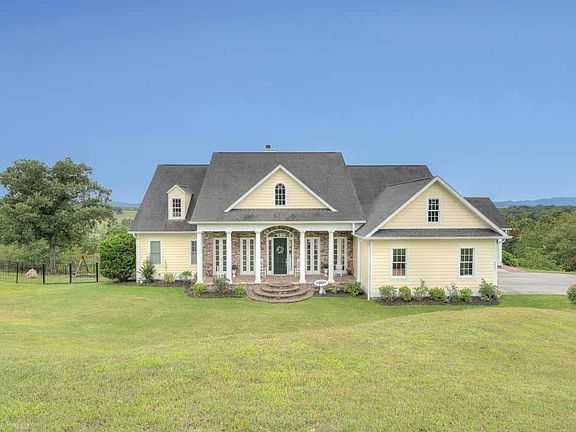 2nd image of 3425 Country Meadow Dr