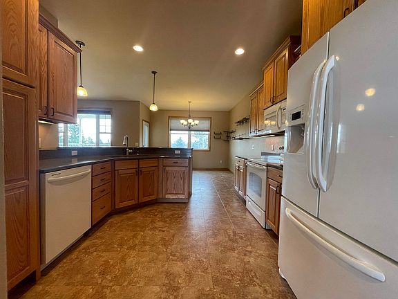 5th image of 516 Golf Dr NE