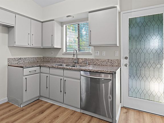 5th image of 2004 Ocean View Dr