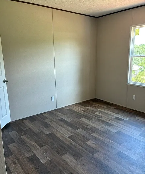 135 Lake Forest Dr — Photo 5