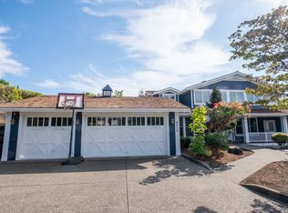 8829 NE 24th St, Clyde Hill, WA 98004