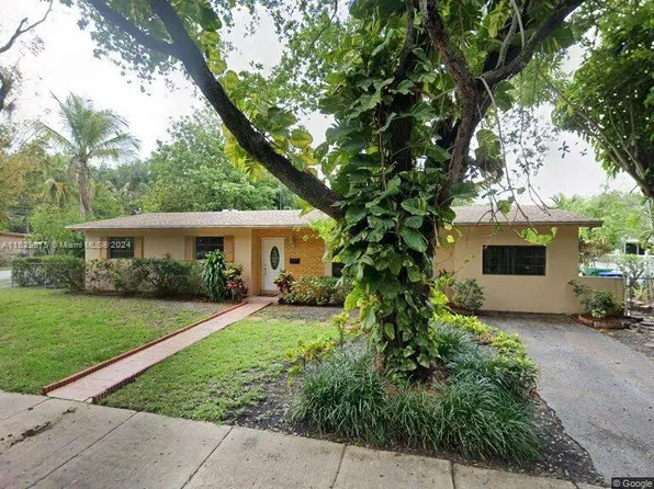 892 NE 154th St, Miami, FL 33162