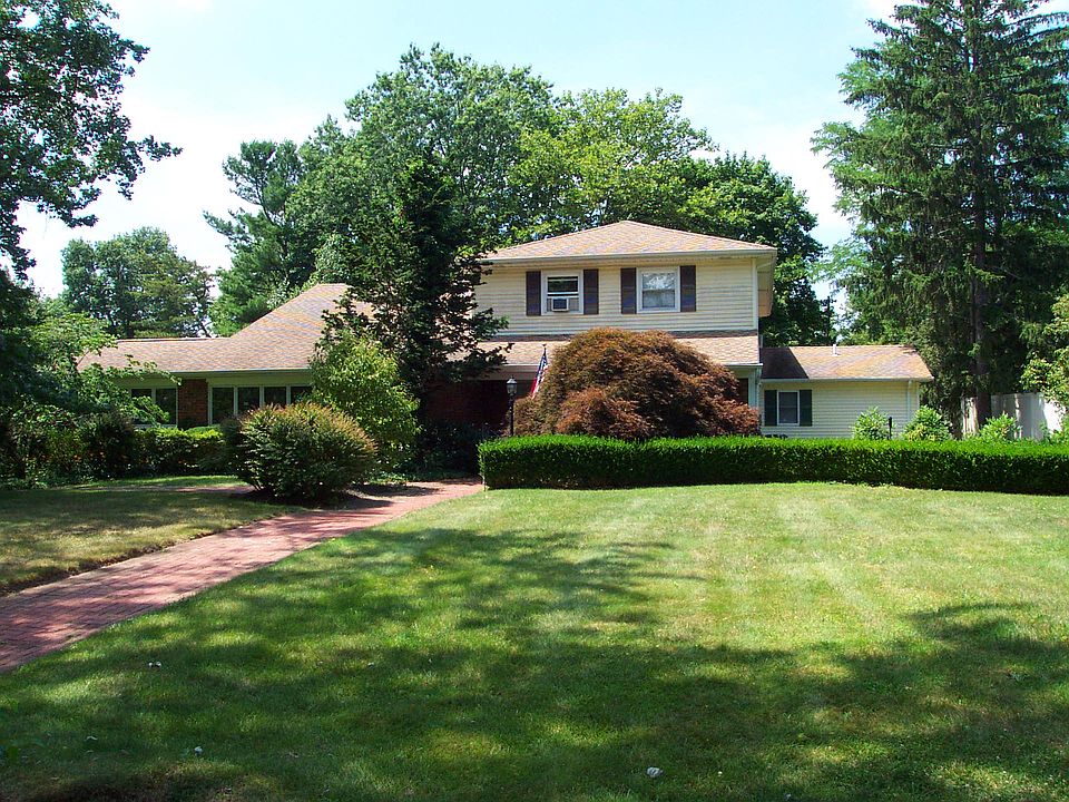 1st image of 9 Cardinal Ln