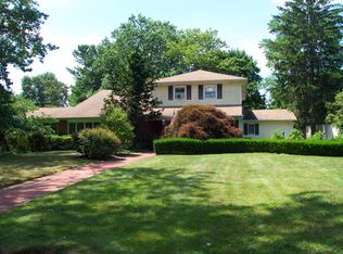 9 Cardinal Ln, East Northport, NY 11731