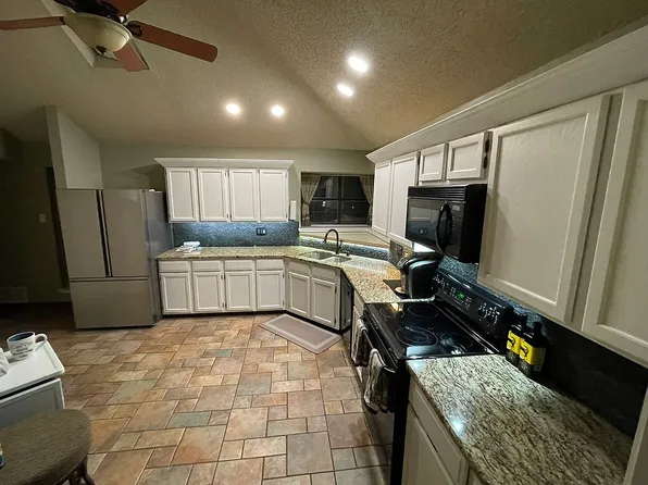 1526 Winter Park Ln, Lewisville, TX 75077