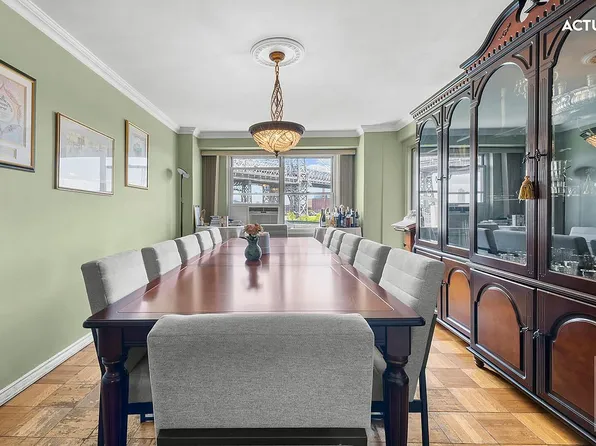 475 Franklin D Roosevelt Dr, New York, NY 10002