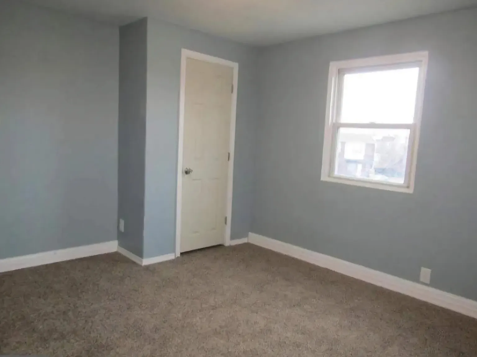 942 Pratt St — Photo 3