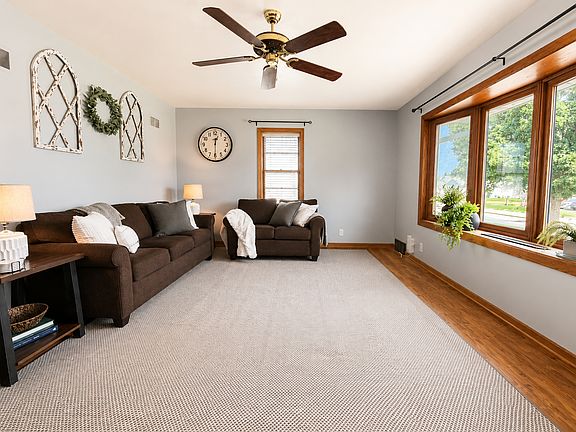4th image of 1704 1st Ave NE