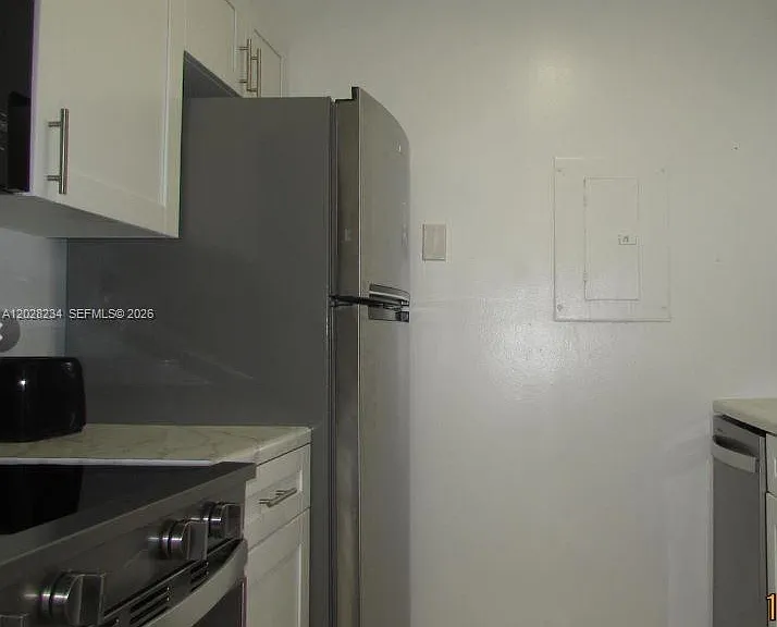 1141 Lake Victoria Dr #F — Photo 5
