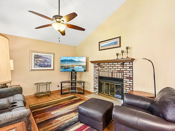3rd image of 79 Castle Rock Ln