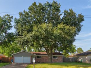 4805 E 32nd St, Dickinson, TX 77539