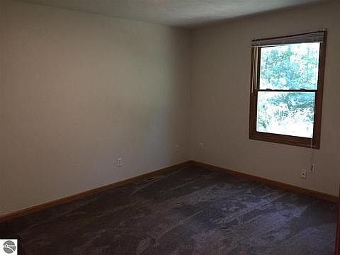 5th image of 1746 Linden Ave