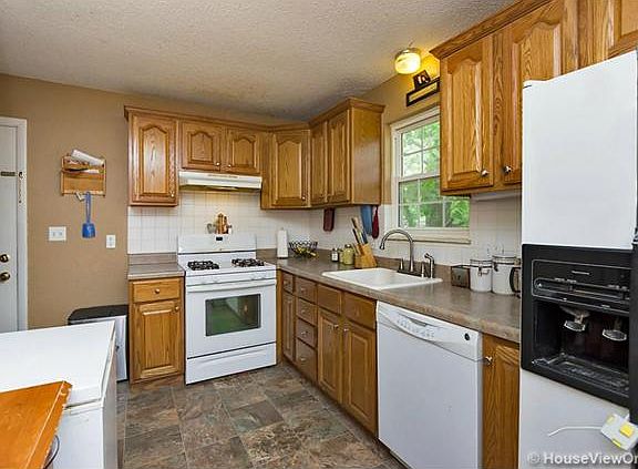 3rd image of 234 Meadowbrook Dr