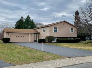 12 Casimir Cir, Rochester, NY 14617