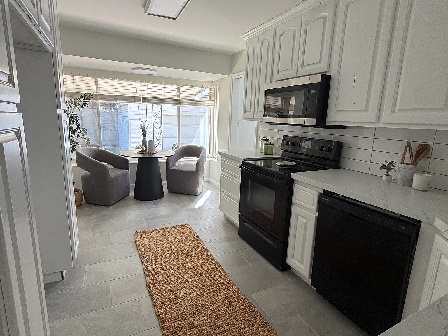 5 bed, 2400 sqft, $4,500 — Photo 4