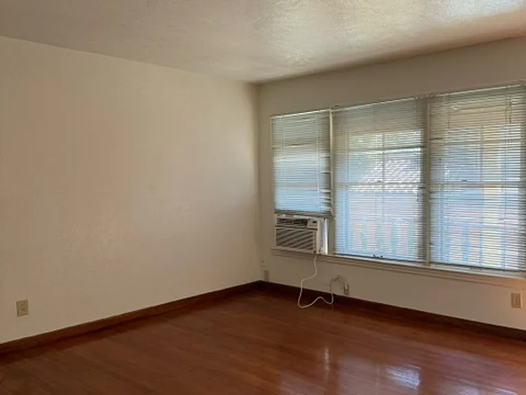 1257 N Van Ness Ave — Photo 7