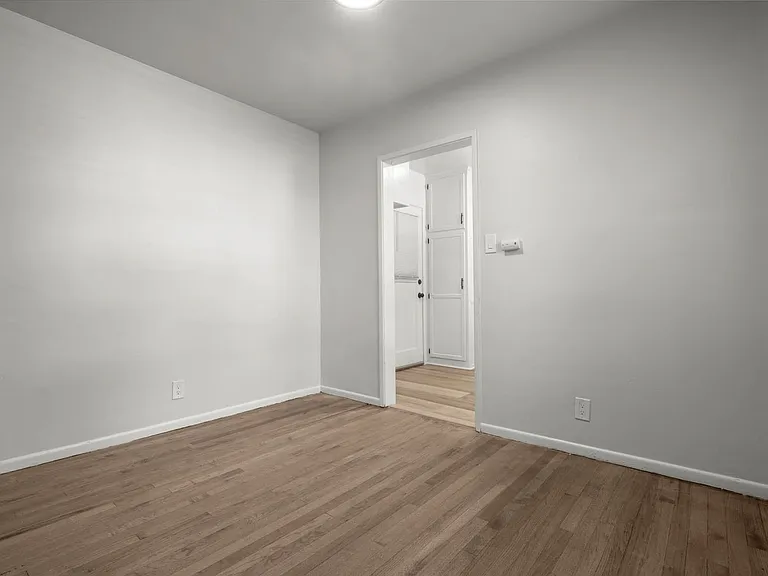 4018 Hillcrest Dr — Photo 5