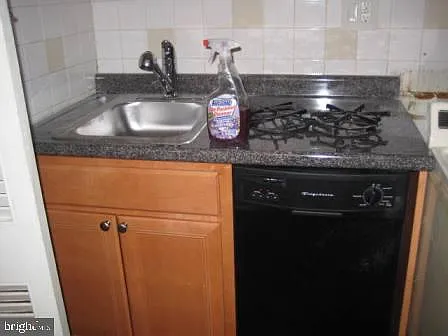 2118 Walnut St #2M — Photo 5