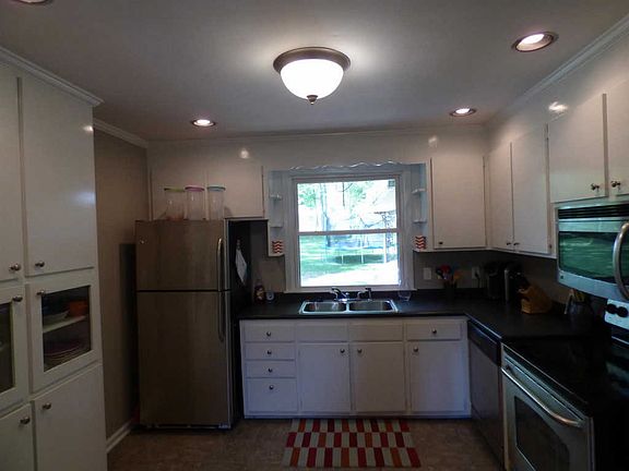 5th image of 2305 Sherwood Dr