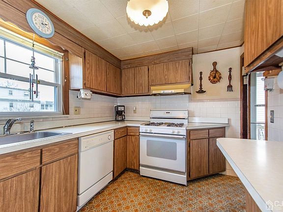 5th image of 53 Eiseman Ave