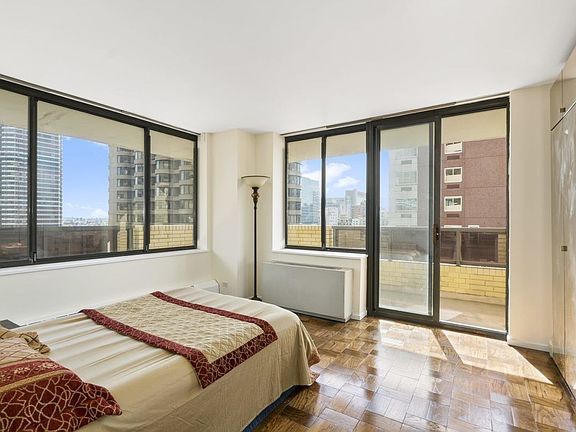 4th image of 311 E 38th St APT 15B