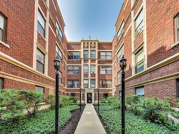 3rd image of 1062 W Granville Ave #40