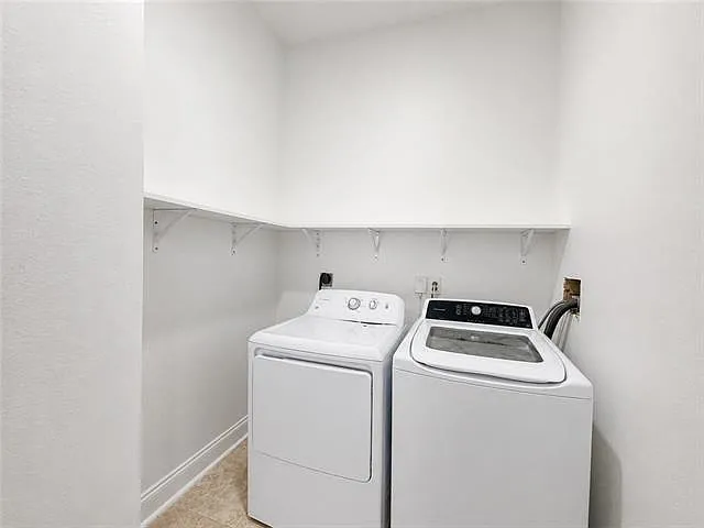 2322 Chippewa St — Photo 18