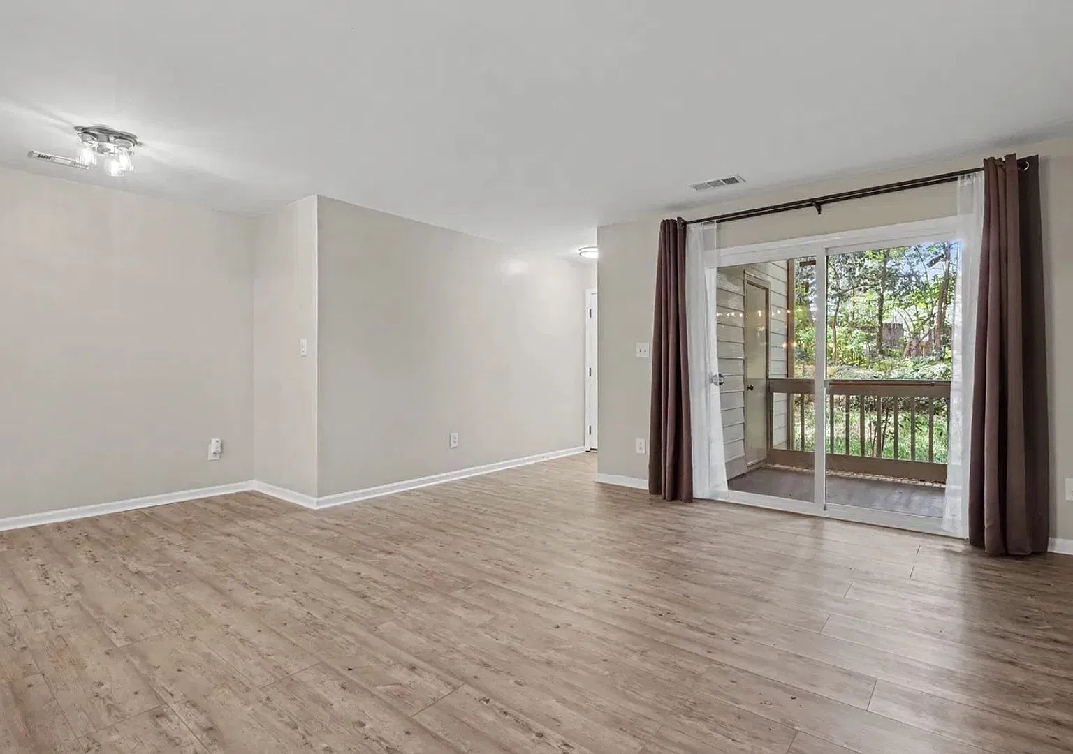 Charming 2BR Condo in Cotswold Area of Charlotte — Photo 4