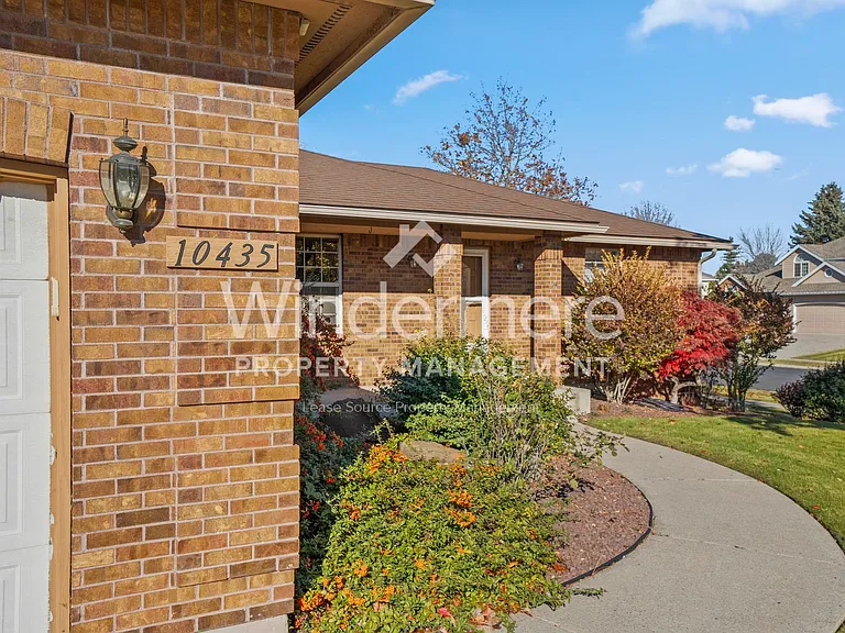 10435 N Iroquois Ct — Photo 35
