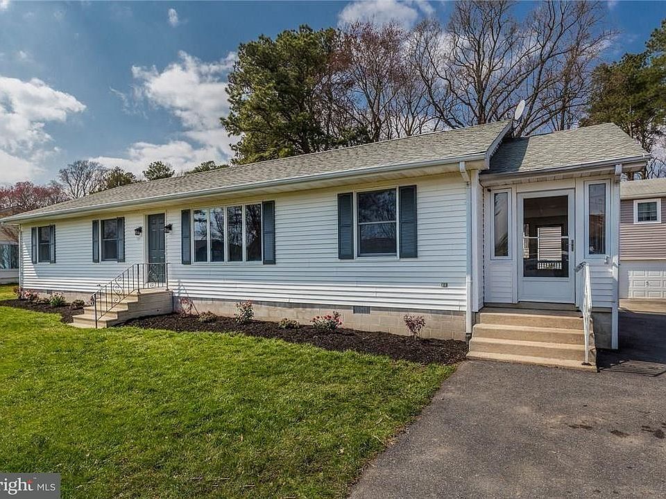 1st image of 121 Tulip Dr