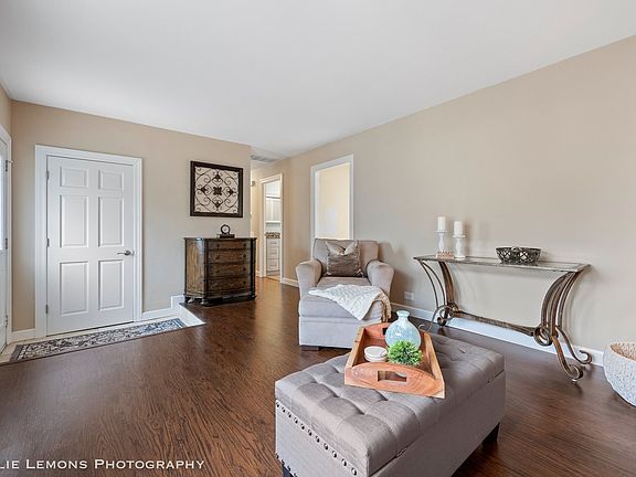 3rd image of 2748 Crabtree Ave