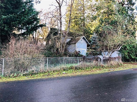 5th image of 10502 203rd Ave E