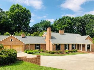 304 Robin Rd, Mount Airy, NC 27030