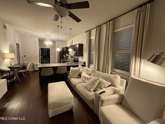 4th image of 290 Russell St APT 211