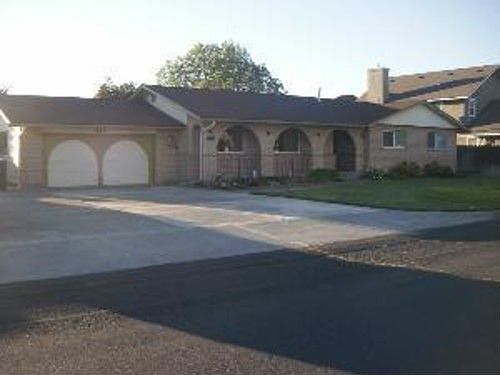1st image of 440 S 16th Ave