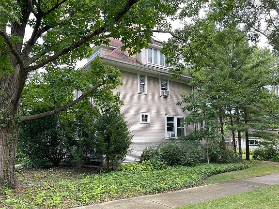 5th image of 2626 Isabella St